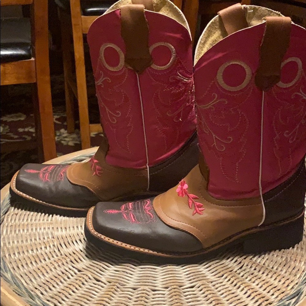 Women’s cowgirl boots